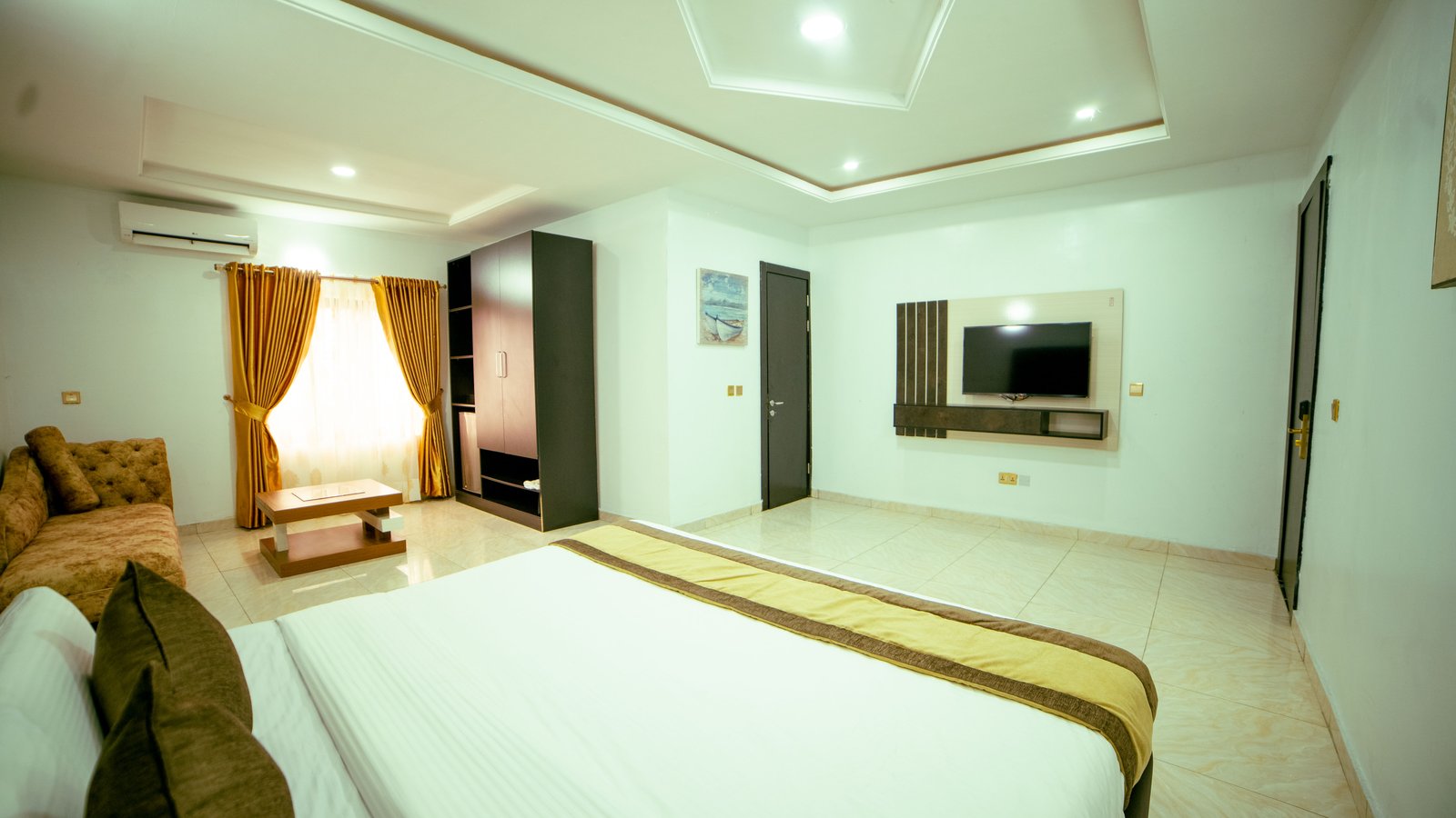 Luxury Hotel & Apartment Ajah